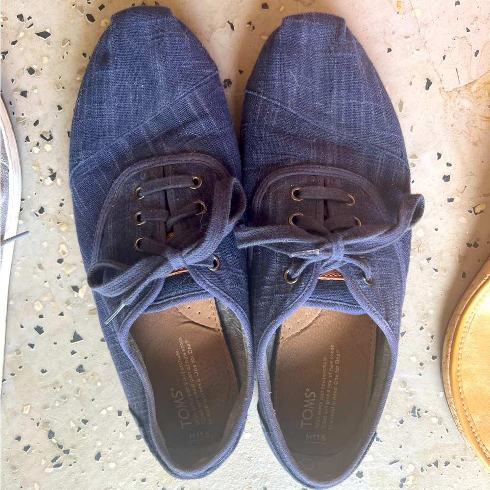 Men TOMS sneakers